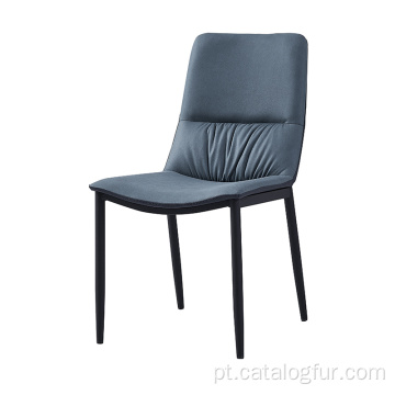 Cadeira de jantar minimalista com almofada de couro